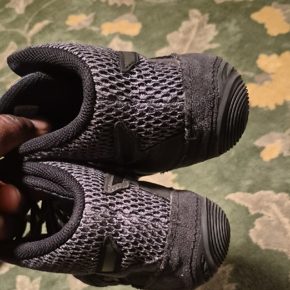 Asics Men's Black and Gray Athletic Shoes